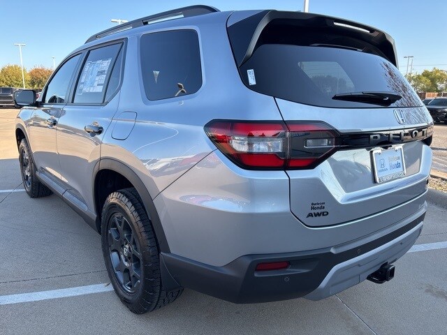 2025 Honda Pilot TrailSport photo 3