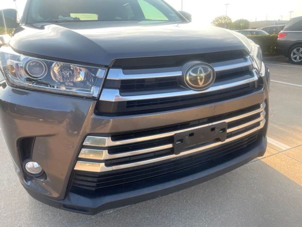 Used 2017 Toyota Highlander Limited V6 SUV