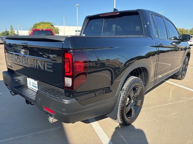 2026 Honda Ridgeline Black Edition photo 2