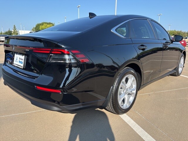 2025 Honda Accord LX photo 3
