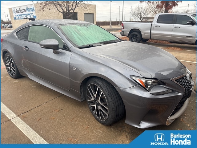 2016 Lexus RC 200t's photo