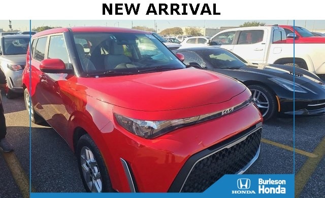 2025 Kia Soul LX's photo