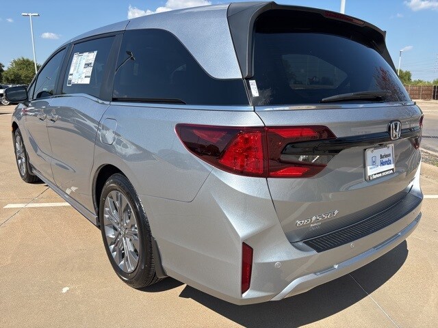 2026 Honda Odyssey Touring photo 3