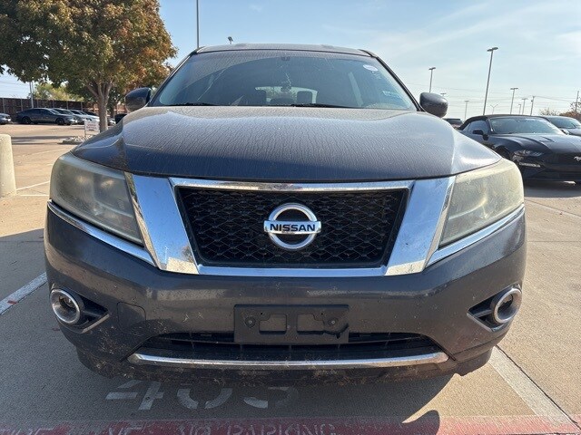 2014 Nissan Pathfinder S photo 2