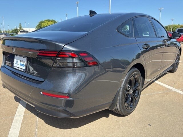 2025 Honda Accord SE photo 2