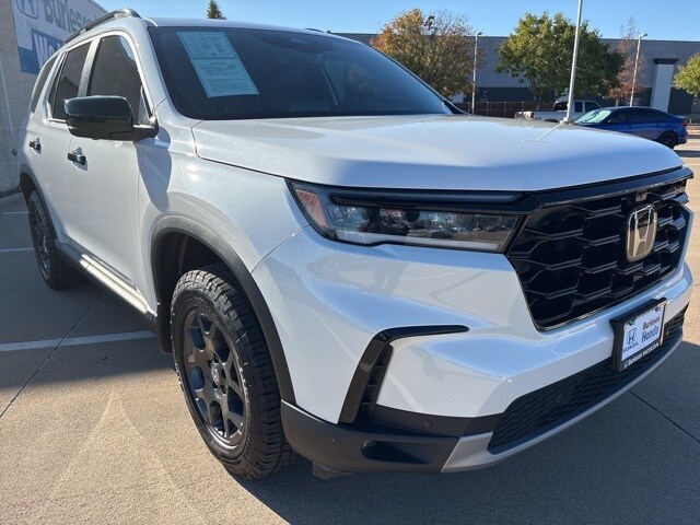 2025 Honda Pilot TrailSport photo 2