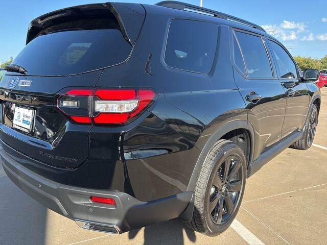 2025 Honda Pilot Black Edition photo 3