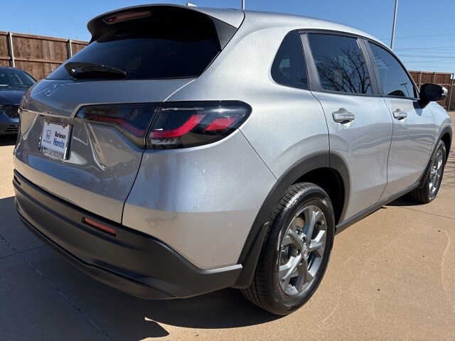 2026 Honda HR-V LX photo 2