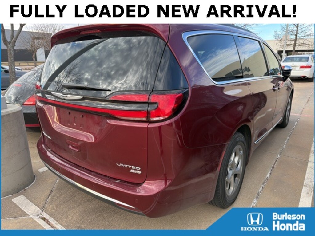 Used 2023 Chrysler Pacifica Limited Van Passenger Van