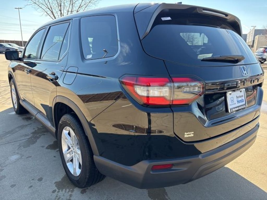 Used 2023 Honda Pilot LX SUV