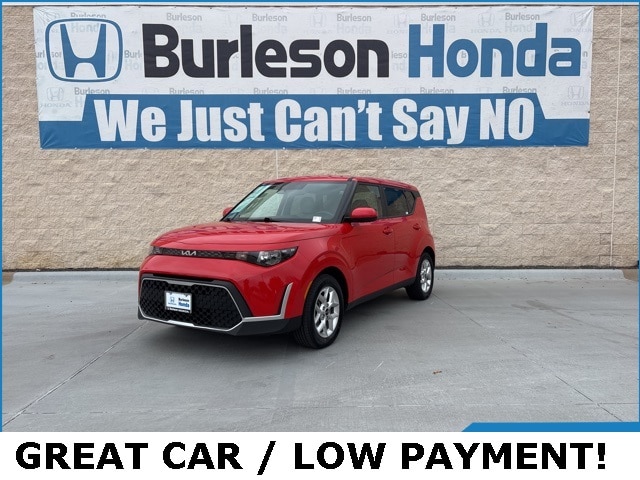 2025 Kia Soul LX's photo