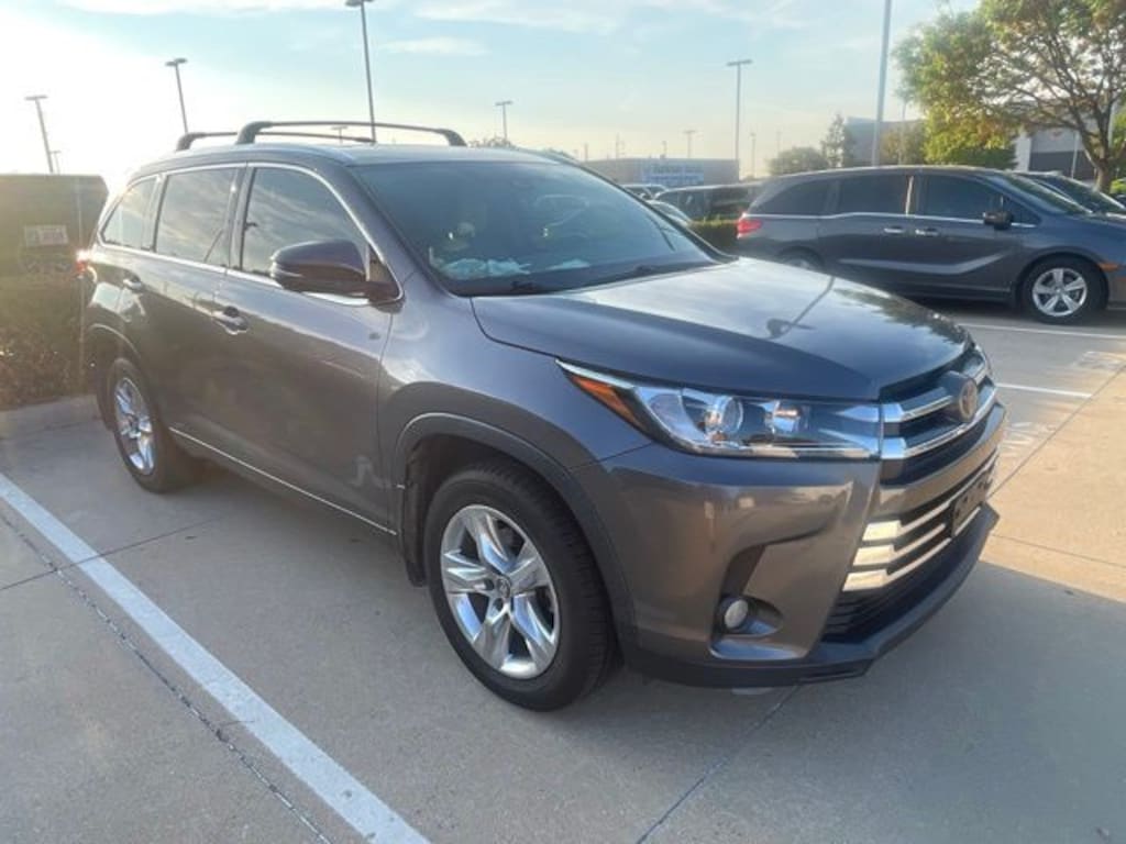 Used 2017 Toyota Highlander Limited V6 SUV