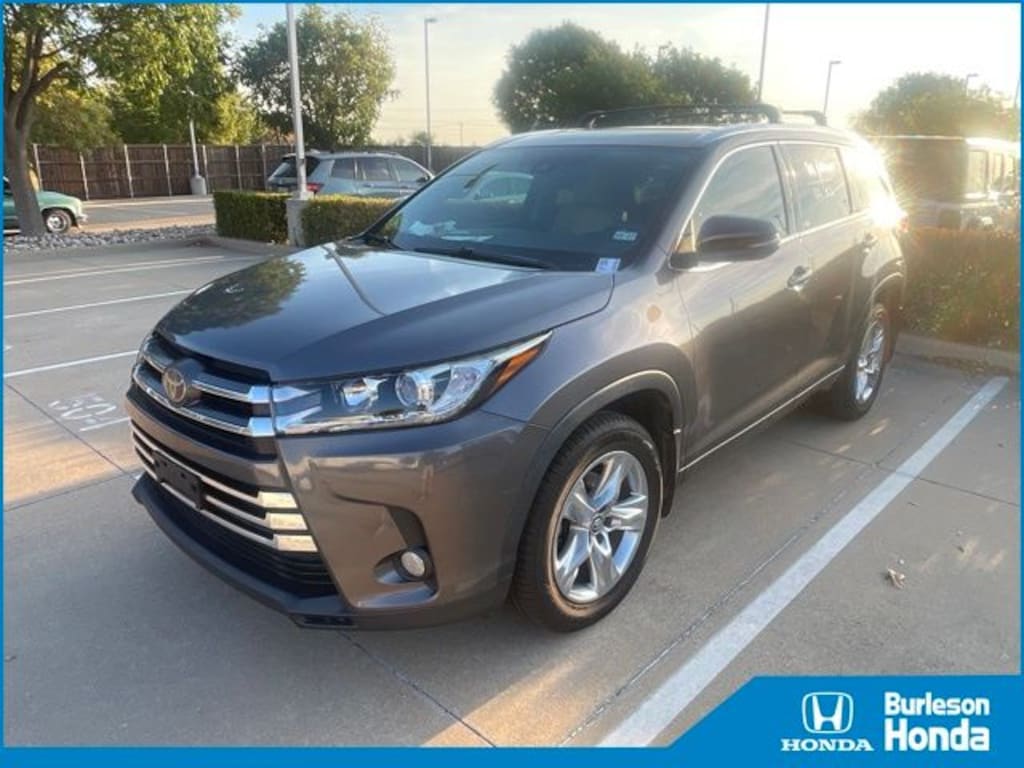 Used 2017 Toyota Highlander Limited V6 SUV