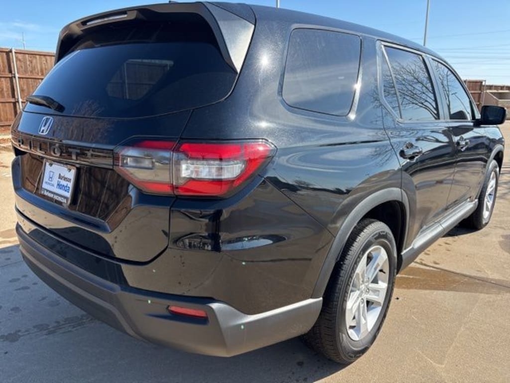 Used 2023 Honda Pilot LX SUV