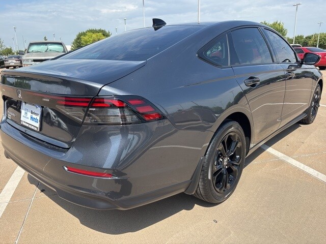 2025 Honda Accord SE photo 2