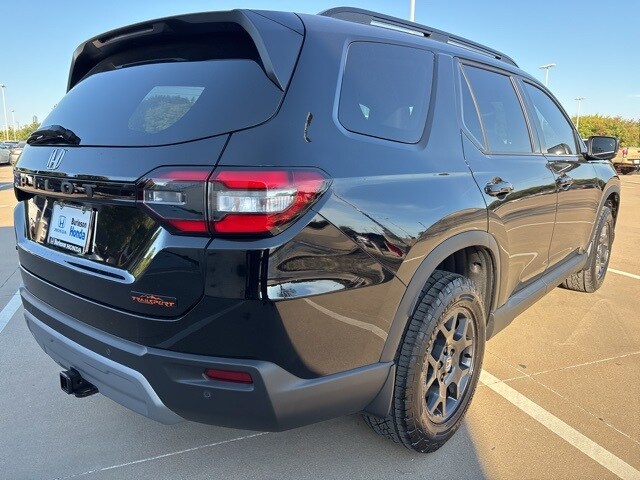 2025 Honda Pilot TrailSport photo 3