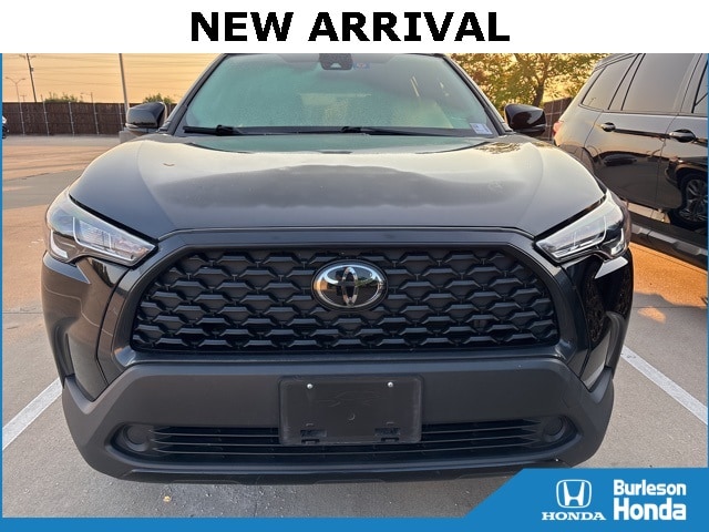 Used 2022 Toyota Corolla Cross LE with VIN 7MUCAAAG3NV031314 for sale in Northfield, Minnesota