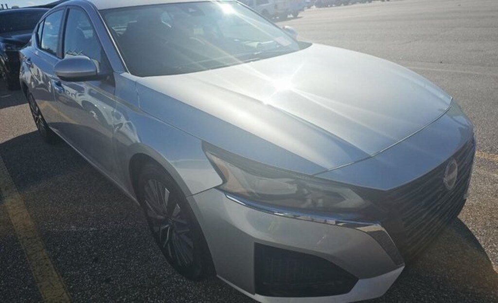 Used 2023 Nissan Altima 2.5 SV Sedan