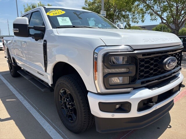 2023 Ford F-250 Lariat photo 2