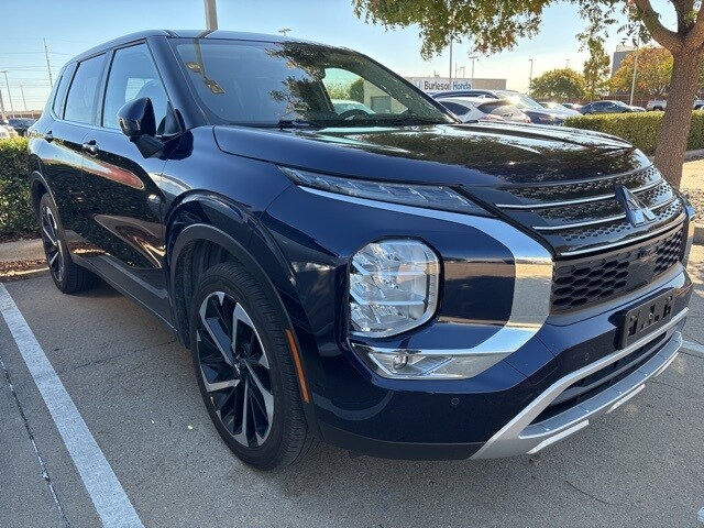 2024 Mitsubishi Outlander SE Black Edition photo 3