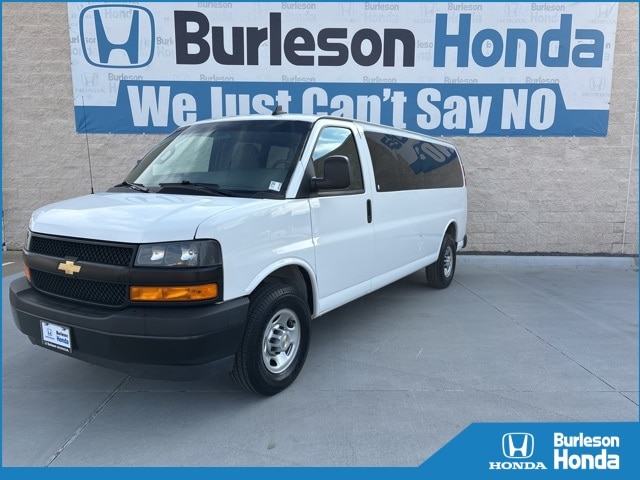 2023 Chevrolet Express LS's photo