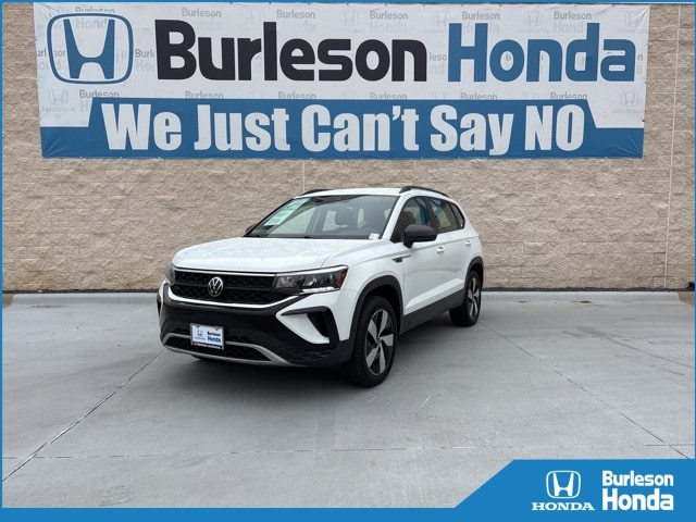 2023 Volkswagen Taos S's photo