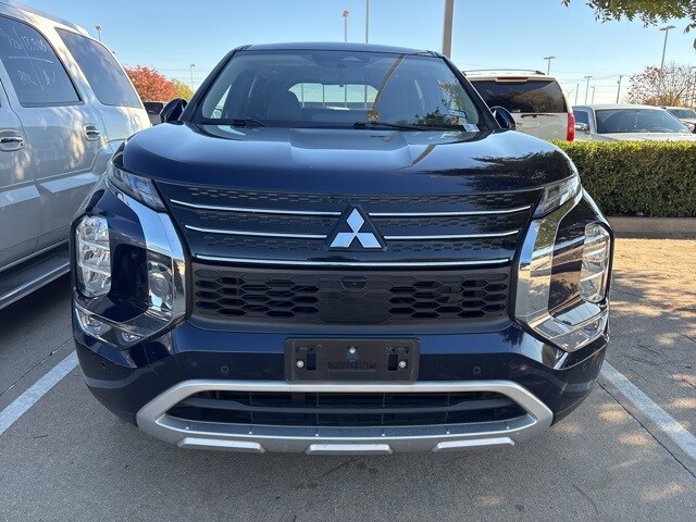 2024 Mitsubishi Outlander SE Black Edition photo 2