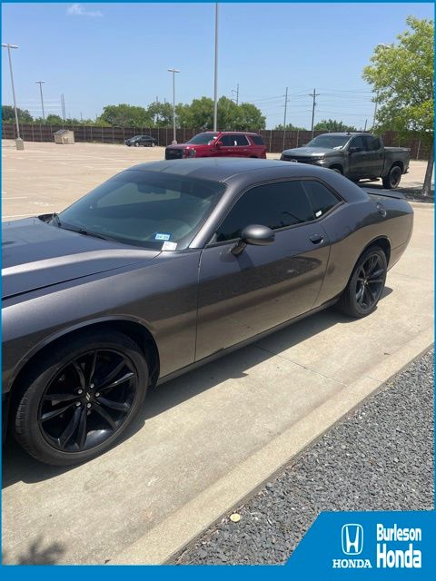 2017 Dodge Challenger SXT's photo