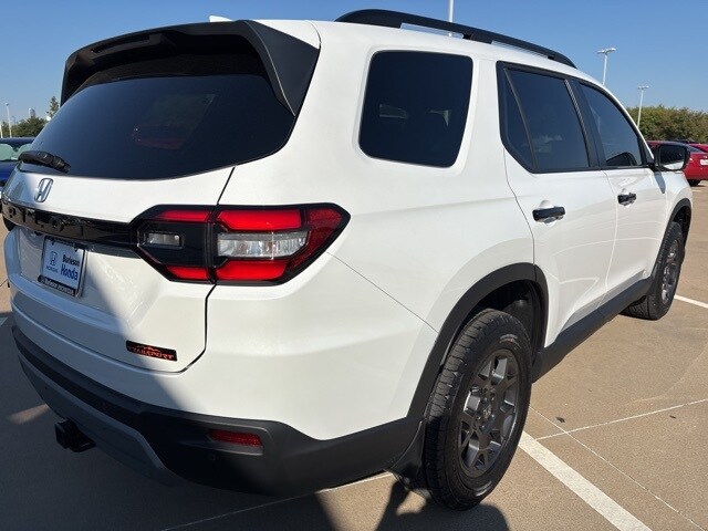 2025 Honda Pilot TrailSport photo 3
