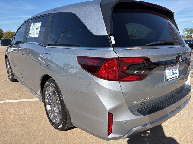 2026 Honda Odyssey Touring photo 4