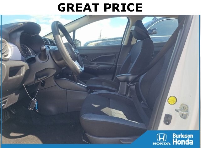 2023 Nissan Versa 1.6 SV photo 3