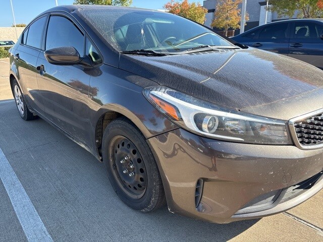 2017 Kia Forte LX Base photo 3