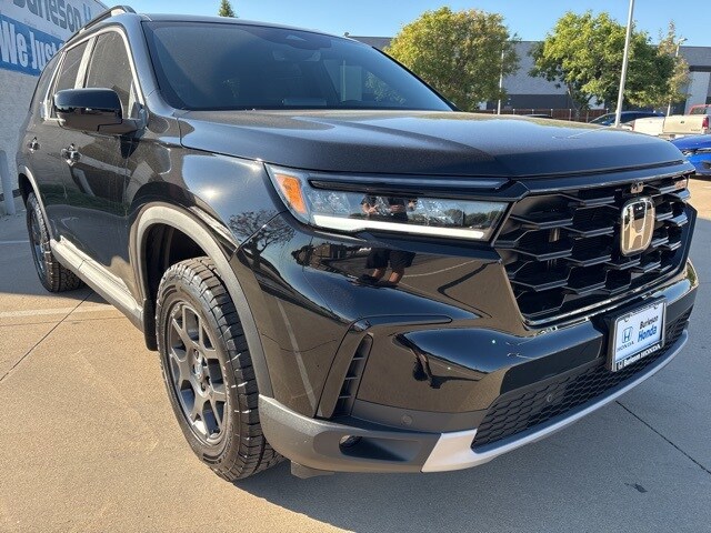 2025 Honda Pilot TrailSport photo 2