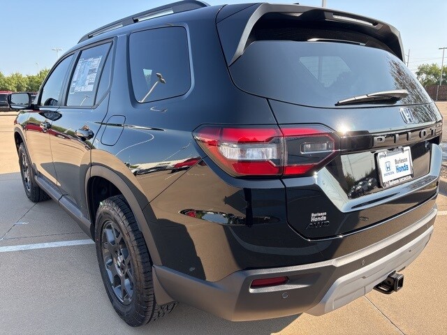 2025 Honda Pilot TrailSport photo 3