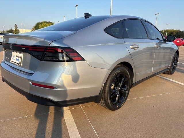 2025 Honda Accord SE photo 2