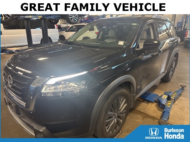 2022 Nissan Pathfinder SL's photo