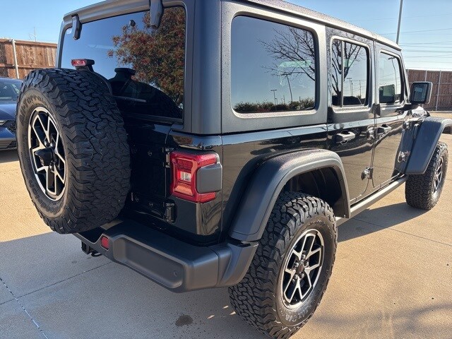 2024 Jeep Wrangler Rubicon photo 2