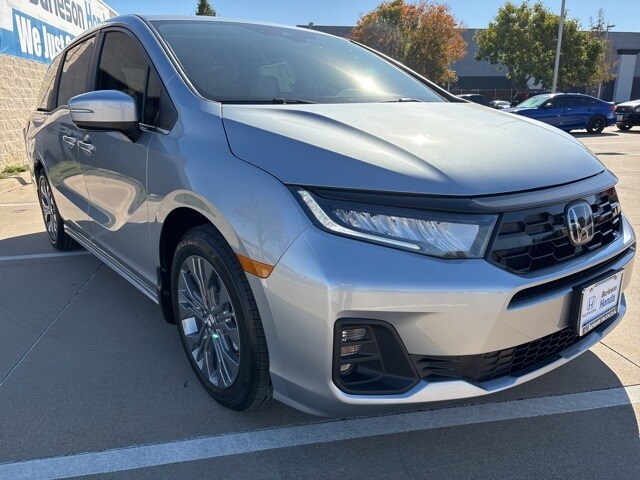 2026 Honda Odyssey Touring photo 2