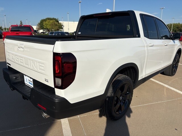 2026 Honda Ridgeline Black Edition photo 3