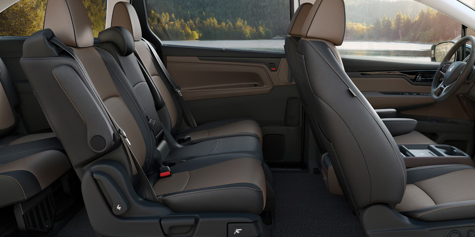 2027 Honda Odyssey and 2027 Chrysler Pacifica interior comparison