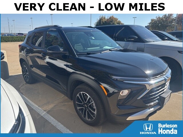 2025 Chevrolet Trailblazer LT photo 2