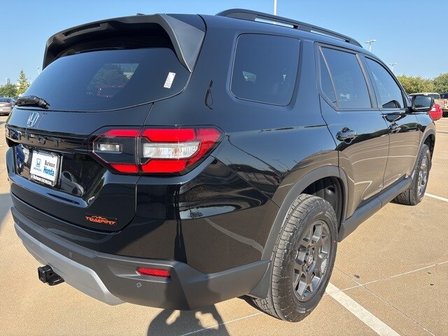 2025 Honda Pilot TrailSport photo 2