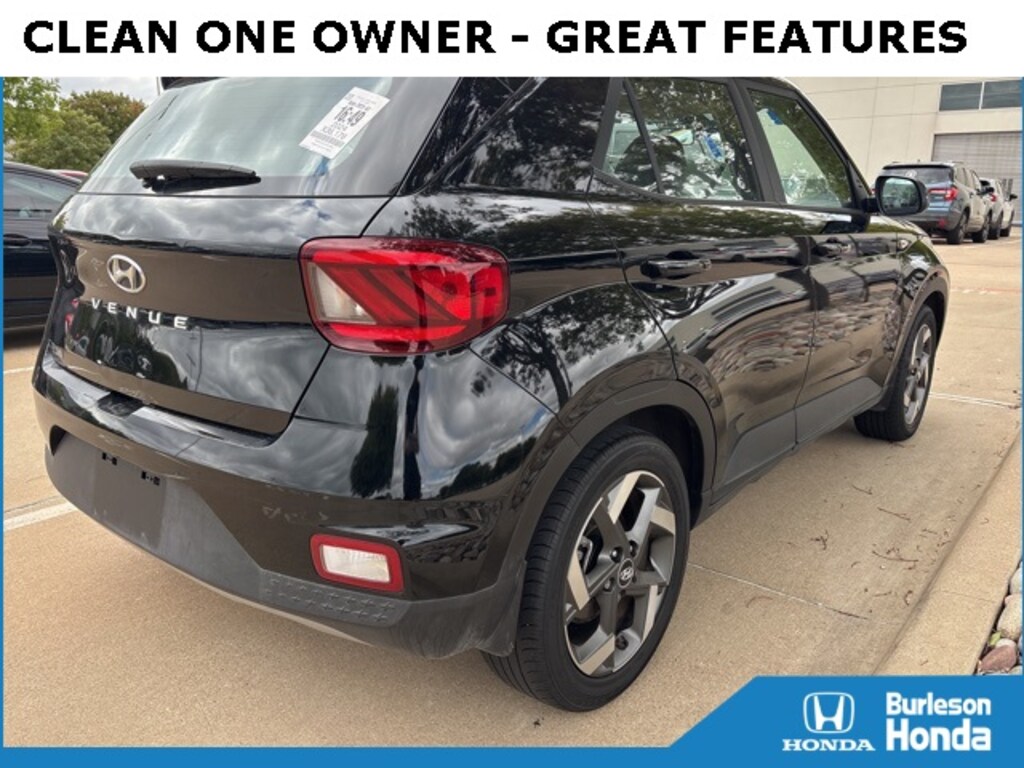 Used 2024 Hyundai Venue SEL SUV