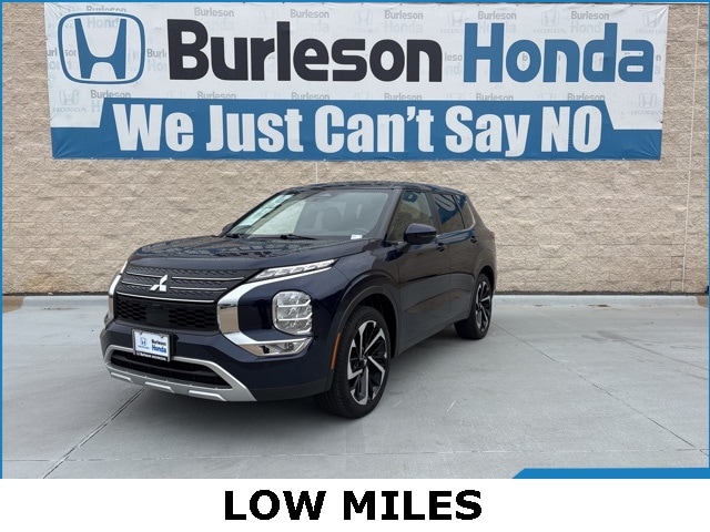 2024 Mitsubishi Outlander SE's photo