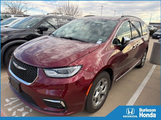 2023 Chrysler Pacifica Limited's photo