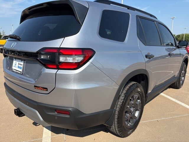 2025 Honda Pilot TrailSport photo 3
