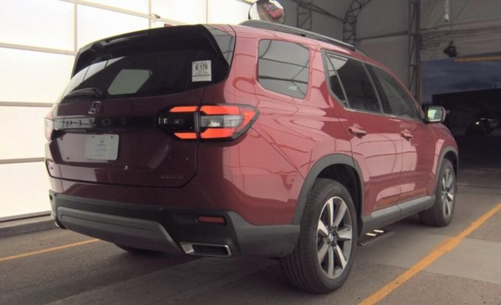 Used 2024 Honda Pilot Elite SUV