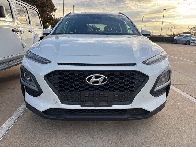2020 Hyundai Kona SEL photo 2
