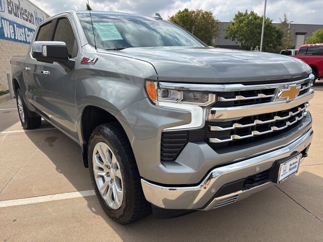 2024 Chevrolet Silverado 1500 LTZ photo 2