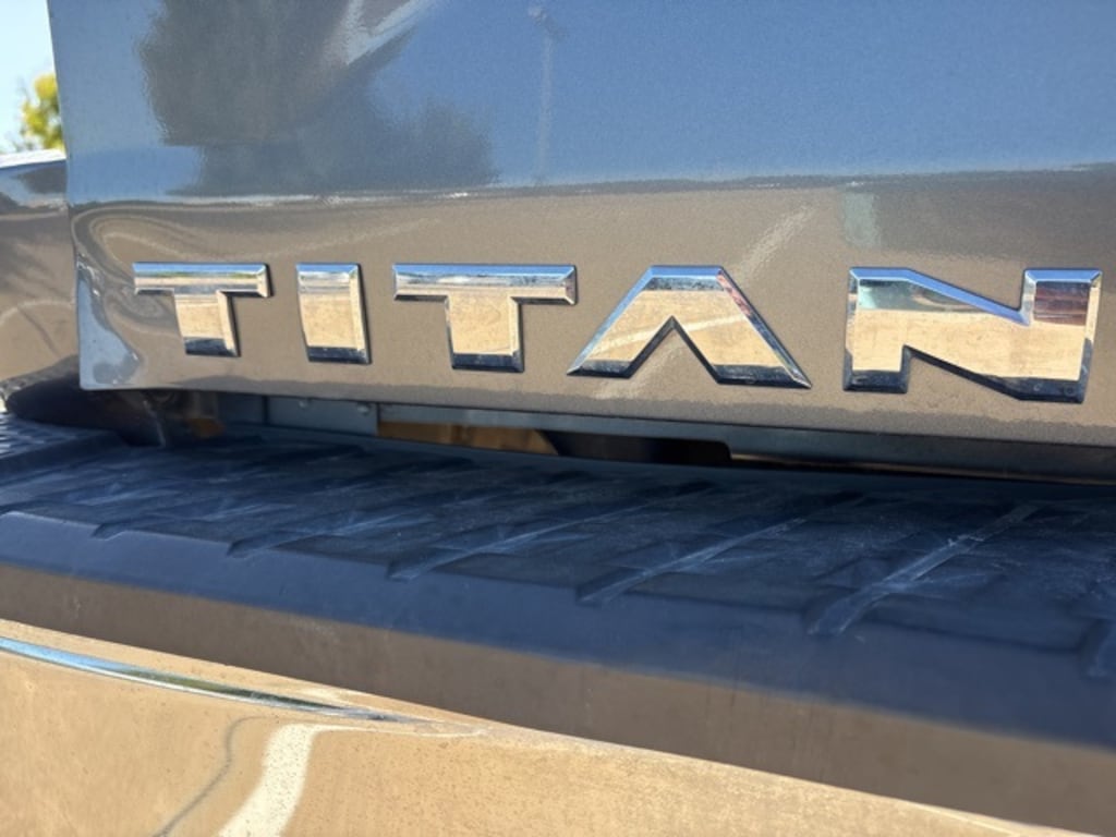 Used 2017 Nissan Titan SV Truck Crew Cab